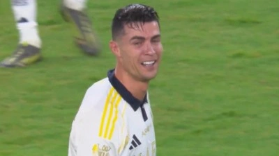 41 yaşındaki Ronaldo 35. kupasını aldı! G&ouml;zyaşlarını tutamadı