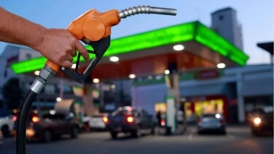 Benzine indirim geliyor: Pompaya yansıyacak