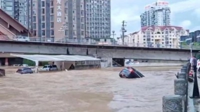 &Ccedil;in'de sel felaketi! 9 kişi hayatını kaybetti