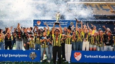 Fenerbah&ccedil;e ArsaVev şampiyonluk kupasını aldı