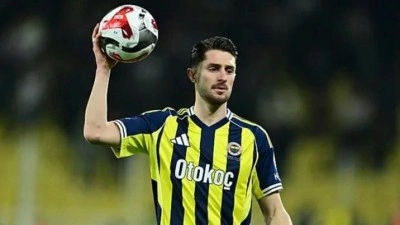 Fenerbah&ccedil;e&rsquo;de ayrılık &ccedil;anları... Milli futbolcuya Premier Lig'den talip: Ferdi detayı