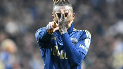 Fenerbah&ccedil;e'de Nene ameliyat oldu!