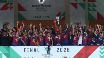 Finalde tarihe ge&ccedil;en s&uuml;rpriz! 2. Lig ekibi Avrupa devinin elinden kupayı aldı