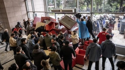 İstanbul'da menteşe &uuml;retimi yapılan fabrikada yangın