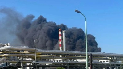 Macaristan&rsquo;da patlama: Petrokimya tesisi alev alev yandı!