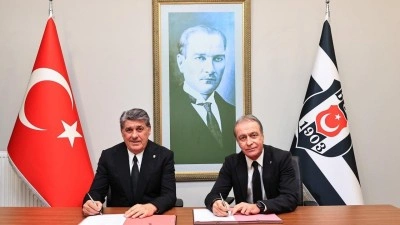 &Ouml;nder &Ouml;zen imzayı atar atmaz kılıcını &ccedil;ekti! 16 ismin biletini kesti
