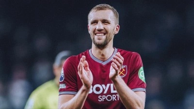 Orta sahaya kule gibi takviye! Premier Lig'de k&uuml;me d&uuml;ş&uuml;nce Okan Buruk listesine aldı