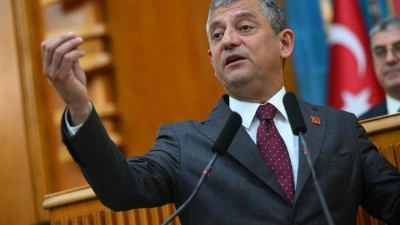 &Ouml;zg&uuml;r &Ouml;zel&rsquo;den yeni hamle! Saat verip &ccedil;ağrı yaptı: Direnmeye davet ediyorum