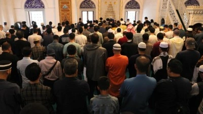 Tokyo Camii'nde bayram namazı 3 kez kılındı