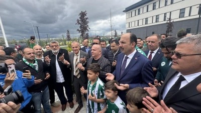 T&uuml;m şehir kenetlendi! Tarihi ma&ccedil;a takımı dualarla uğurladılar
