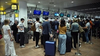 Yeşil pasaport ve vizenize g&uuml;venmeyin! AB'ye giriş &ccedil;ıkışlar değişti! İşte yeni sistem...
